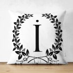 - Suet-K9728-Gorsel1 - Realhomes Siyah Beyaz Çelenkli İ Harfi Özel Tasarım Modern Suet Yastık Kırlent Kılıfı Realhomes