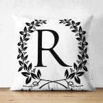 Siyah Beyaz Çelenkli R Harfi Özel Tasarım Modern Suet Yastık Kırlent Kılıfı Realhomes