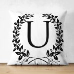 - Suet-K9743-Gorsel1 - Realhomes Siyah Beyaz Çelenkli U Harfi Özel Tasarım Modern Suet Yastık Kırlent Kılıfı Realhomes