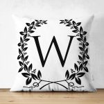 - Suet-K9746-Gorsel1 - Realhomes Siyah Beyaz Çelenkli W Harfi Özel Tasarım Modern Suet Yastık Kırlent Kılıfı Realhomes