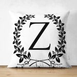 - Suet-K9749-Gorsel1 - Realhomes Siyah Beyaz Çelenkli Z Harfi Özel Tasarım Modern Suet Yastık Kırlent Kılıfı Realhomes