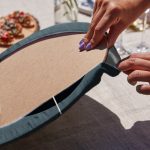 - Supla4lu-Set341-Gorsel3 - Realhomes 4'lü Açık Füme Renkli Onedraw Çizimli Servis Altlığı & Supla Realhomes