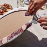 - Supla6li-Set120-Gorsel3 - Realhomes 6'lı Kahve İçen & Fotoğraf Çeken Kız Tasarımlı Servis Altlığı & Supla Realhomes