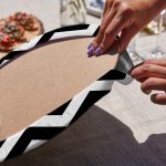 - Supla6li-Set121-Gorsel3 - Realhomes 6'lı Siyah Beyaz Zigzag Zeminli Flamingo Tasarımlı Servis Altlığı & Supla Realhomes