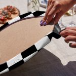 - Supla6li-Set146-Gorsel3 - Realhomes 6'lı Kareli Dama Zeminli Öpücük Atan Kız Tasarımlı Servis Altlığı & Supla Realhomes