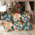 - Supla6li-Set229-Gorsel1 - Realhomes 6'lı Renkli Tropik Yaprak Motifli Servis Altlığı & Supla Realhomes