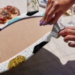 - Supla6li-Set368-Gorsel3 - Realhomes 6'lı Renkli Gold Detaylı Puantiye Çizimli Servis Altlığı & Supla Realhomes