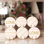 - Supla6li-Set407-Gorsel1 - Realhomes 6'lı Pembe Çizgili Zemin Gold Detaylo Love Temalı Servis Altlığı & Supla Realhomes