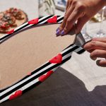 - Supla6li-Set450-Gorsel3 - Realhomes 6'lı Siyah Beyaz Çizgili Kalp Tasarımlı Aşk Temalı Servis Altlığı & Supla Realhomes