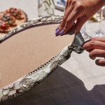 - Supla6li-Set470-Gorsel3 - Realhomes 6'lı Beyaz Zemin Etnik Kara Kalem Çizimli Servis Altlığı & Supla Realhomes