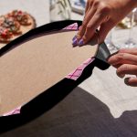 - Supla6li-Set500-Gorsel3 - Realhomes 6'lı Siyah Zemin Pembe Kurdele Tasarımlı Servis Altlığı & Supla Realhomes