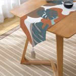 - UcgenRunner-10013-Gorsel2 - Realhomes Renkli Zemin Tropik Yaprak Çizimli Dijital Baskılı Dekoratif Püsküllü Şönil Üçgen Runner Realhomes