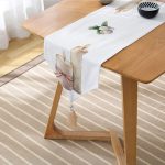 Özel Tasarım Mum Motifli Dijital Baskılı Dekoratif Püsküllü Şönil Üçgen Runner Realhomes