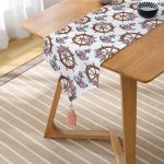 Beyaz Zemin Çapa & Dümen Tasarımlı Dijital Baskılı Dekoratif Püsküllü Şönil Üçgen Runner Realhomes