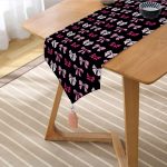 - UcgenRunner-10097-Gorsel2 - Realhomes Siyah Zemin Pembe Kurdale Tasarımlı Dijital Baskılı Dekoratif Püsküllü Şönil Üçgen Runner Realhomes