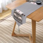 Gri Zemin Antika Daktilo Çizimli Dijital Baskılı Modern Püsküllü Şönil Üçgen Runner Realhomes