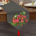 - UcgenRunner-10143-Gorsel1 - Realhomes Gri Zemin Çam Yapraklı Mum Tasarımlı Dijital Baskılı Dekoratif Püsküllü Şönil Üçgen Runner Realhomes