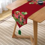 Bordo Zemin Çam Yapraklı Mum Tasarımlı Dijital Baskılı Dekoratif Püsküllü Şönil Üçgen Runner Realhomes