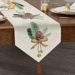 - UcgenRunner-10155-Gorsel1 - Realhomes Kozalak Çizimli Cristmas Temalı Dijital Baskılı Dekoratif Püsküllü Şönil Üçgen Runner Realhomes