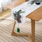 Özel Tasarım Christmas Temalı Dijital Baskılı Dekoratif Püsküllü Şönil Üçgen Runner Realhomes