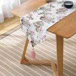 - UcgenRunner-10213-Gorsel2 - Realhomes Flower & Çiçek Demetleri Özel Tasarım Dijital Baskılı Modern Püsküllü Şönil Üçgen Runner Realhomes