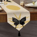 Ay'ın Dönüşümleri Özel Tasarım Dijital Baskılı Dekoratif Püsküllü Şönil Üçgen Runner Realhomes