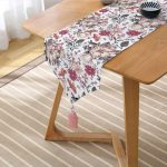 - UcgenRunner-10412-Gorsel2 - Realhomes Papatya & Gül Tasarımlı Dijital Baskılı Dekoratif Püsküllü Şönil Üçgen Runner Realhomes