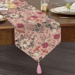 - UcgenRunner-10414-Gorsel1 - Realhomes Papatya & Gül Tasarımlı Dijital Baskılı Dekoratif Püsküllü Şönil Üçgen Runner Realhomes