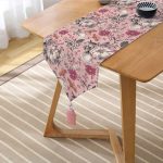 - UcgenRunner-10414-Gorsel2 - Realhomes Papatya & Gül Tasarımlı Dijital Baskılı Dekoratif Püsküllü Şönil Üçgen Runner Realhomes