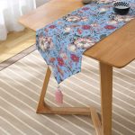 - UcgenRunner-10415-Gorsel2 - Realhomes Mavi Zemin Papatya & Gül Tasarımlı Dijital Baskılı Modern Püsküllü Şönil Üçgen Runner Realhomes