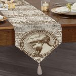 Karakalem Çiçek & Yazı & Portre Desenli Dijital Baskılı Modern Püsküllü Şönil Üçgen Runner Realhomes