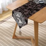 Gül & Portre Motifli Dijital Baskılı Dekoratif Püsküllü Şönil Üçgen Runner Realhomes