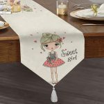 Sweet Girl Özel Tasarım Dijital Baskılı Dekoratif Püsküllü Şönil Üçgen Runner Realhomes