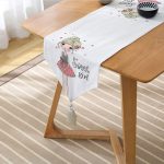 Sweet Girl Özel Tasarım Dijital Baskılı Dekoratif Püsküllü Şönil Üçgen Runner Realhomes