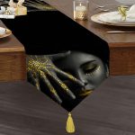 Siyah Zemin Gold Detaylı Kadın Dijital Baskılı Dekoratif Püsküllü Şönil Üçgen Runner Realhomes