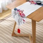 Suluboya Çizimli Şapkalı Kadın Dijital Baskılı Dekoratif Püsküllü Şönil Üçgen Runner Realhomes