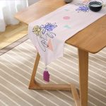 - UcgenRunner-5777-Gorsel2 - Realhomes Onedraw Çizimli Kadın Silüetli Gül Dijital Baskılı Dekoratif Püsküllü Şönil Üçgen Runner Realhomes