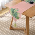 Pembe Zemin Bohem Kadın Figürlü Dijital Baskılı Dekoratif Püsküllü Şönil Üçgen Runner Realhomes