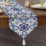 - UcgenRunner-6068-Gorsel1 - Realhomes Mavi Çini Desenli Dijital Baskılı Dekoratif Püsküllü Şönil Üçgen Runner Realhomes