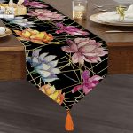 - UcgenRunner-6100-Gorsel1 - Realhomes Gold Çizgili Suluboya Gül Tasarımlı Dijital Baskılı Dekoratif Püsküllü Şönil Üçgen Runner Realhomes