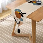 Krem Zeminli Özel Tasarım Dijital Baskılı Dekoratif Püsküllü Şönil Üçgen Runner Realhomes