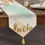 Realhomes Gold Hello Yazılı Modern Motifler Dijital Baskılı Özel Tasarım Püsküllü Şönil Üçgen Runner Realhomes