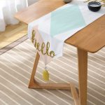 Realhomes Gold Hello Yazılı Modern Motifler Dijital Baskılı Özel Tasarım Püsküllü Şönil Üçgen Runner Realhomes