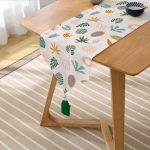 - UcgenRunner-7020-Gorsel2 - Realhomes Realhomes Ekru Zeminli Yaprak Motifler Dijital Baskılı Özel Tasarım Püsküllü Şönil Üçgen Runner Realhomes