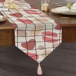 - UcgenRunner-7035-Gorsel1 - Realhomes Realhomes Renkli Bohem Zeminli Kare Çizgiler Dijital Baskılı Özel Tasarım Püsküllü Şönil Üçgen Runner Realhomes