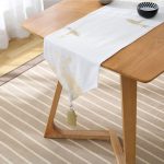 - UcgenRunner-7045-Gorsel2 - Realhomes  Krem Zeminli Gold Detaylı Mermer Tasarımlı Dijital Baskılı Dekoratif Püsküllü Şönil Üçgen Runner Realhomes