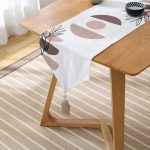 - UcgenRunner-7055-Gorsel2 - Realhomes Onedraw Çizimli Özel Tasarım Dijital Baskılı Dekoratif Püsküllü Şönil Üçgen Runner Realhomes