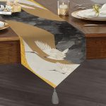 Realhomes Renkli Zeminde Leylek Desenli Dijital Baskılı Özel Tasarım Püsküllü Şönil Üçgen Runner Realhomes