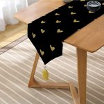 - UcgenRunner-7116-Gorsel2 - Realhomes Realhomes Siyah Zeminde Gold Puantiyeli Dijital Baskılı Özel Tasarım Püsküllü Şönil Üçgen Runner Realhomes