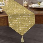 - UcgenRunner-7122-Gorsel1 - Realhomes Realhomes Gold Zeminde Ok Çizimli Dijital Baskılı Özel Tasarım Püsküllü Şönil Üçgen Runner Realhomes